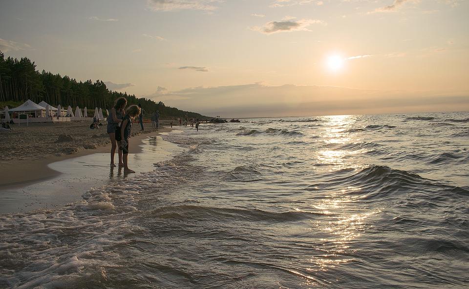 Morze i plaża w Pucku.