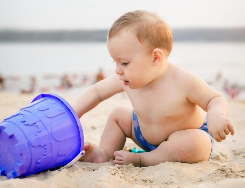 niemowlak na plaży