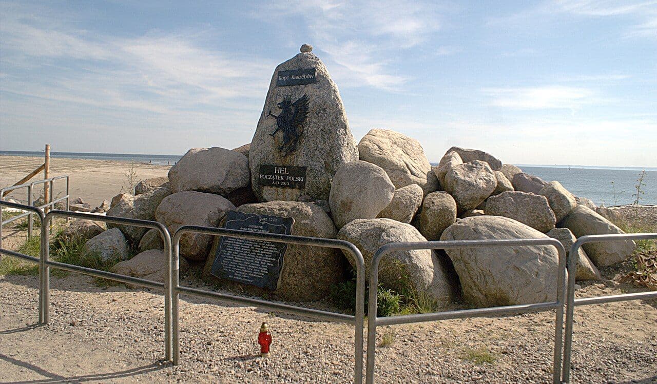 Kopiec Kaszubów na Helu: historia, symbolika i wskazówki dla zwiedzających